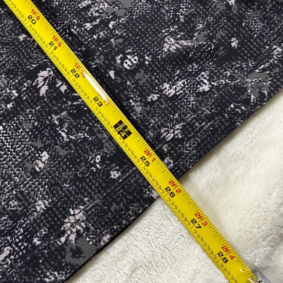 Lululemon Racerback Tank Top Black Grey Floral Print Women's size 8 - Picture 3 of 6